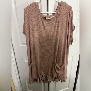 Logo by Lori Goldstein 2 piece set in EUC FINAL PRICE